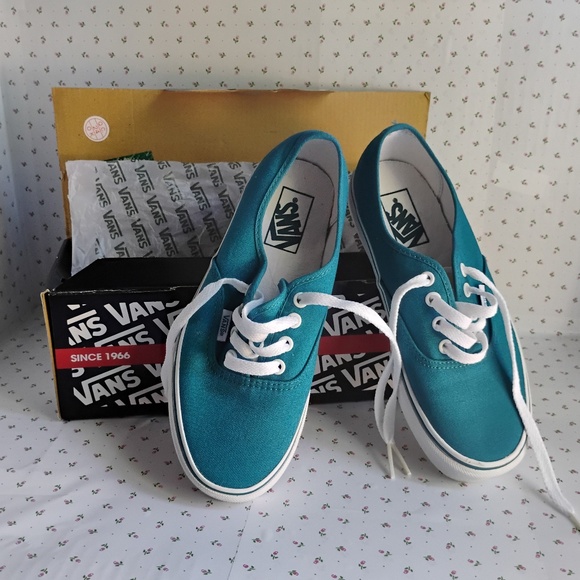VANS: OCEAN DEPTHS Women's Size 7.5  Low-Top Canvas Sneakers - Picture 2 of 4